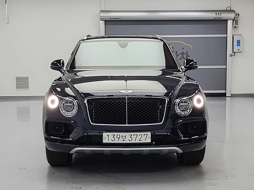 벤틀리 벤테이가 4.0 V8 사진 2/20