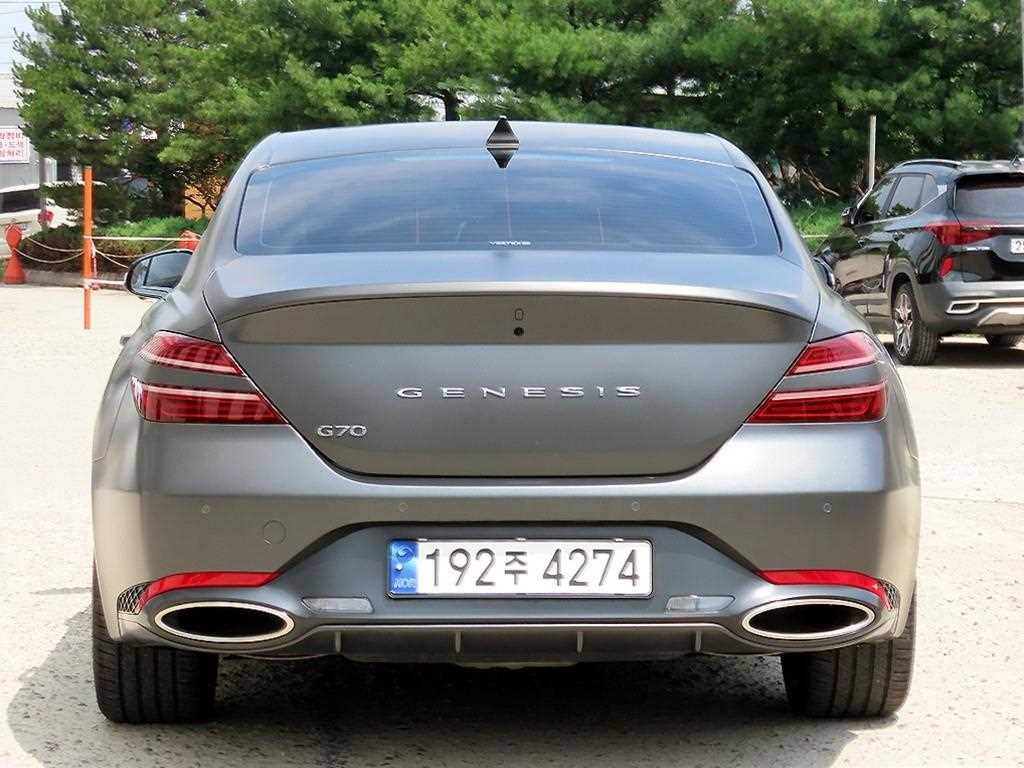 Genesis G70 - Vista 4