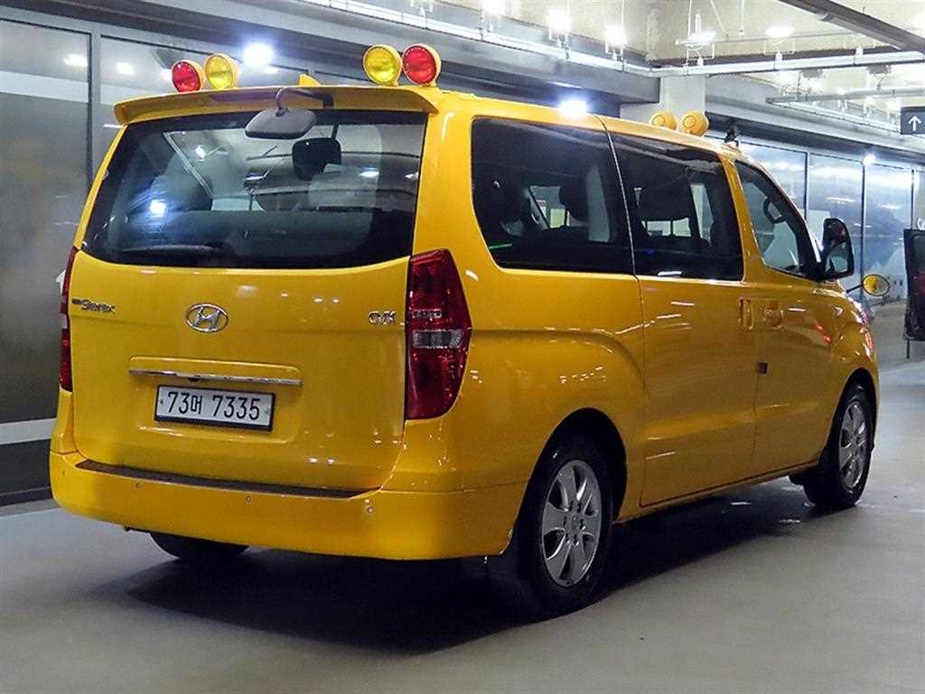HYUNDAI Starex - Vista 4