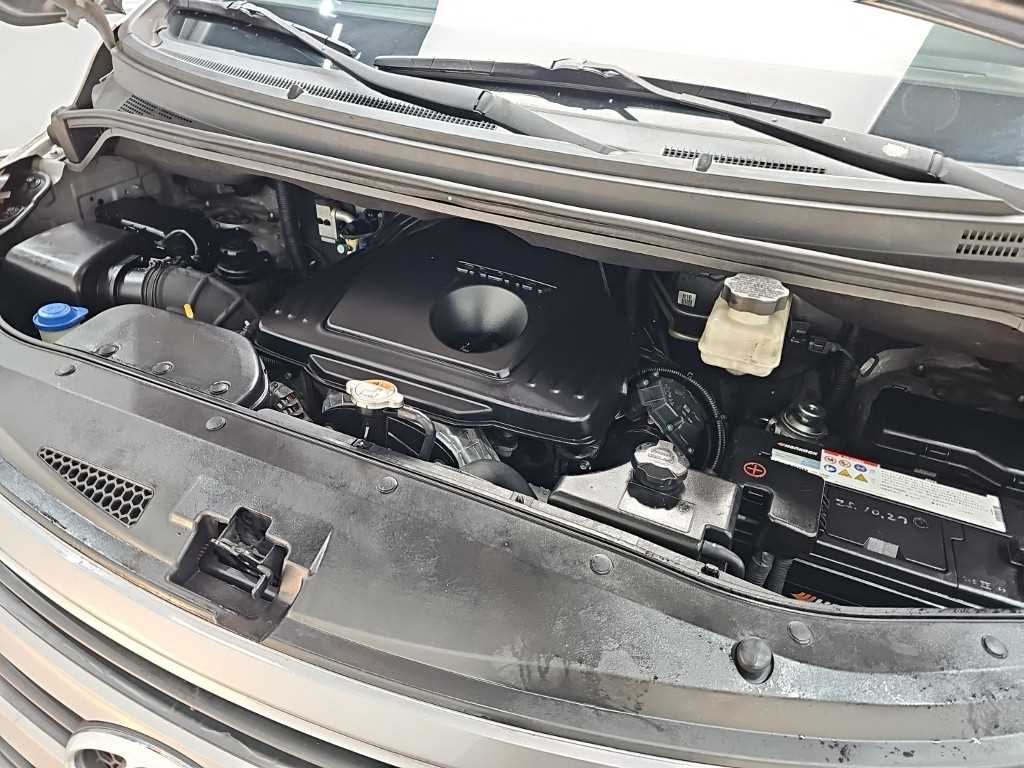 HYUNDAI Starex - Vista 5