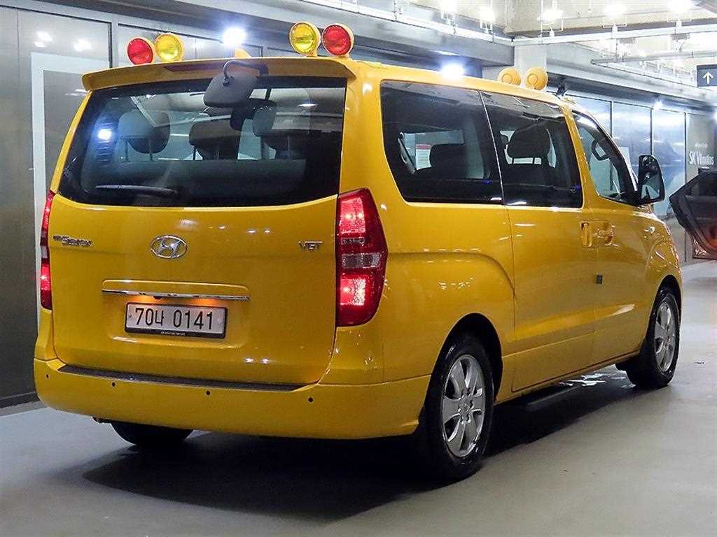 HYUNDAI Starex - Vista 4