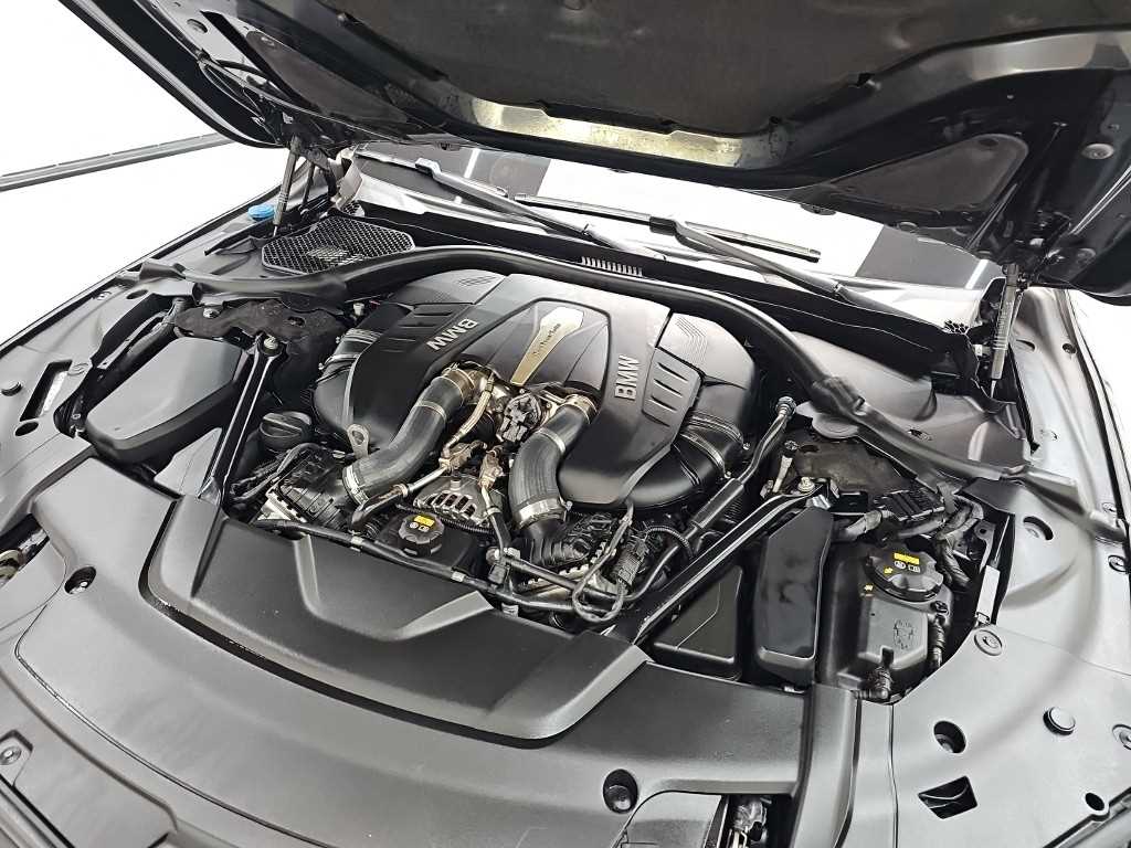 BMW 7 Series - Vista 5