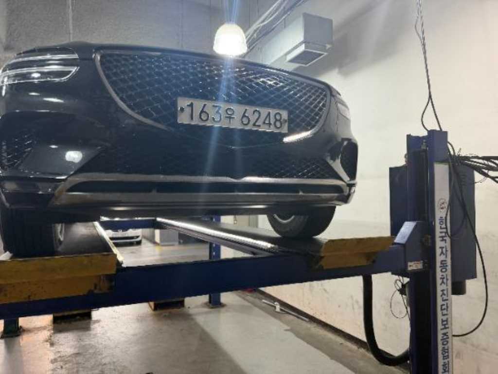 Genesis GV70 Gasoline 2.5T 2WD — фото 2