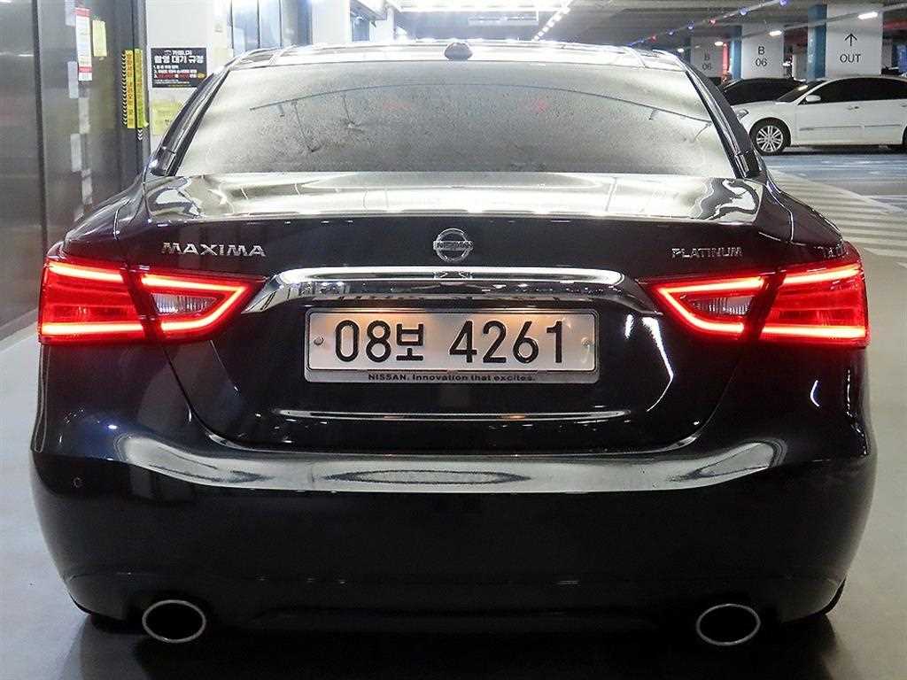 Nissan Maxima - Vista 5