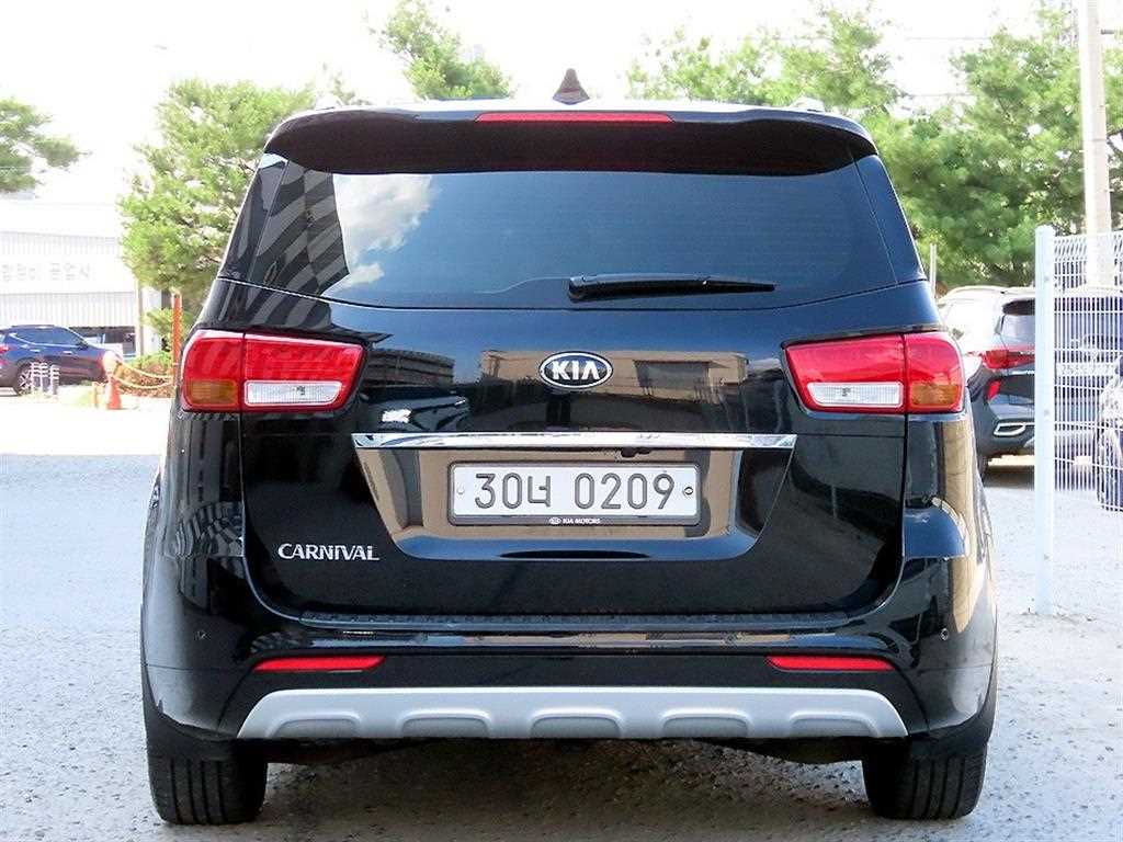 KIA Carnival - Vista 4