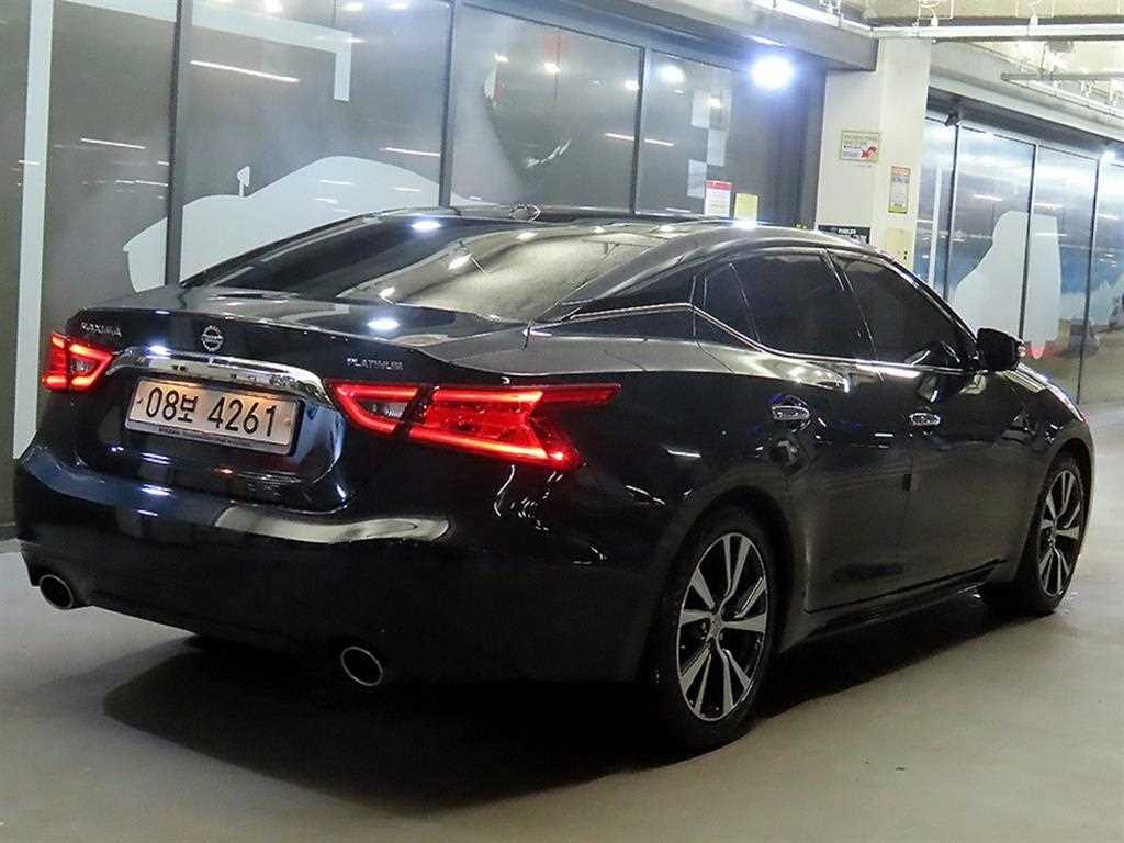 Nissan Maxima - Vista 4