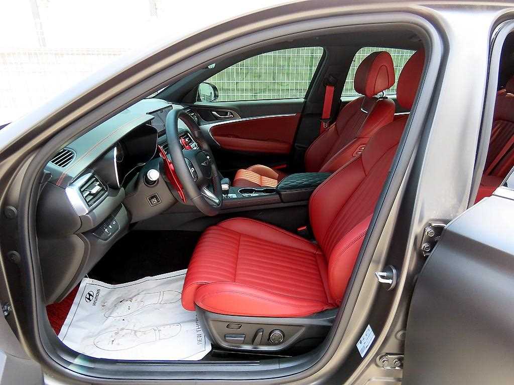 Genesis G70 - Vista 5