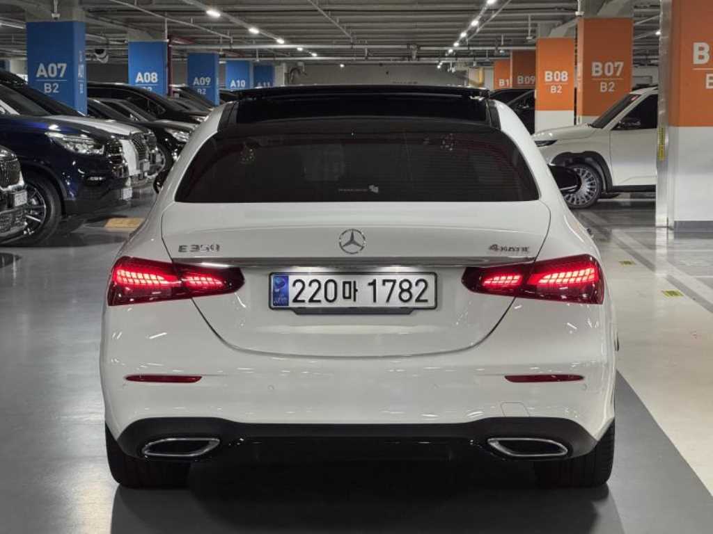 Mercedes Benz E class - Vista 4