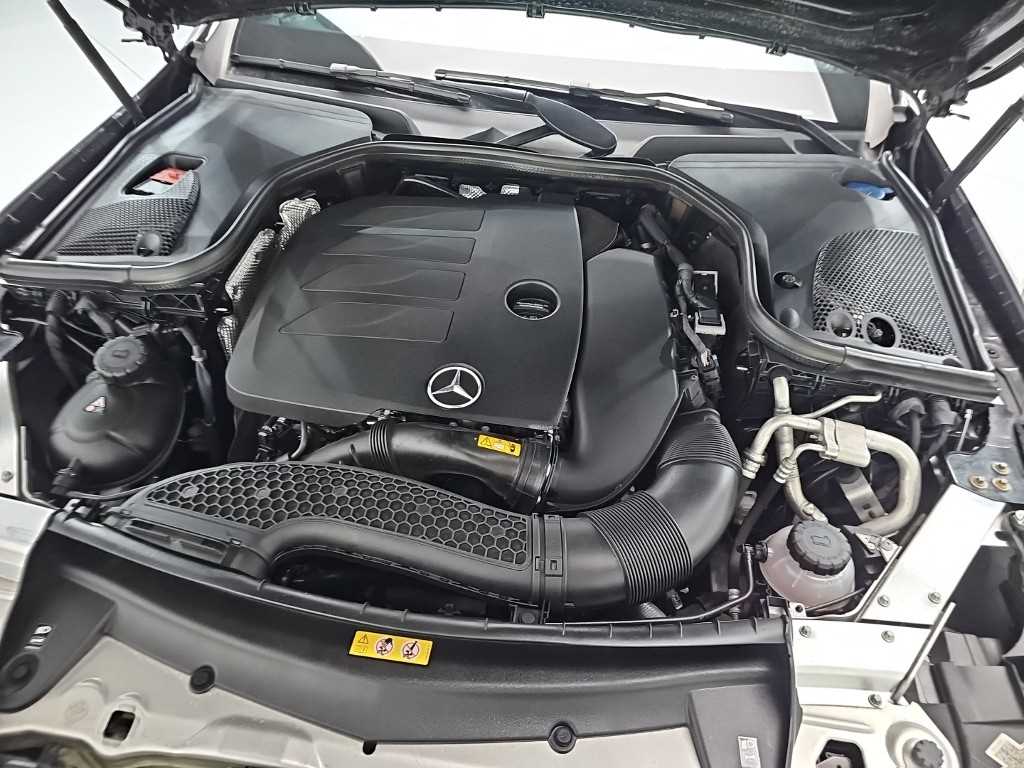 Mercedes Benz E class - Vista 5