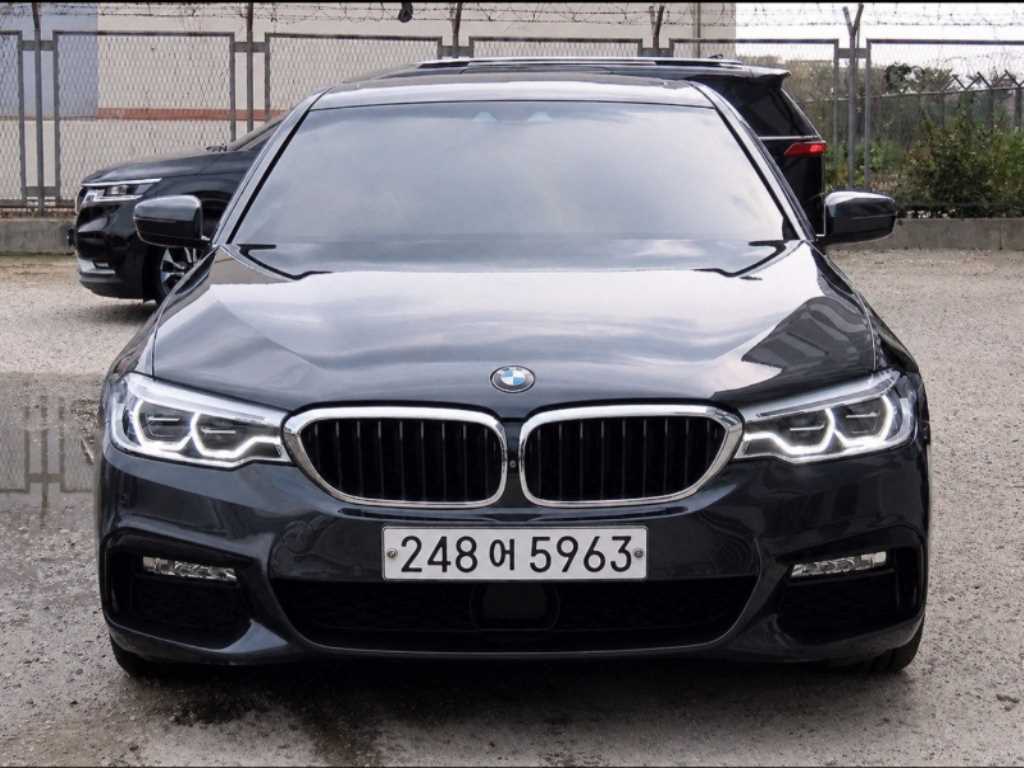 BMW 5시리즈 530i M 스포츠 플러스 사진