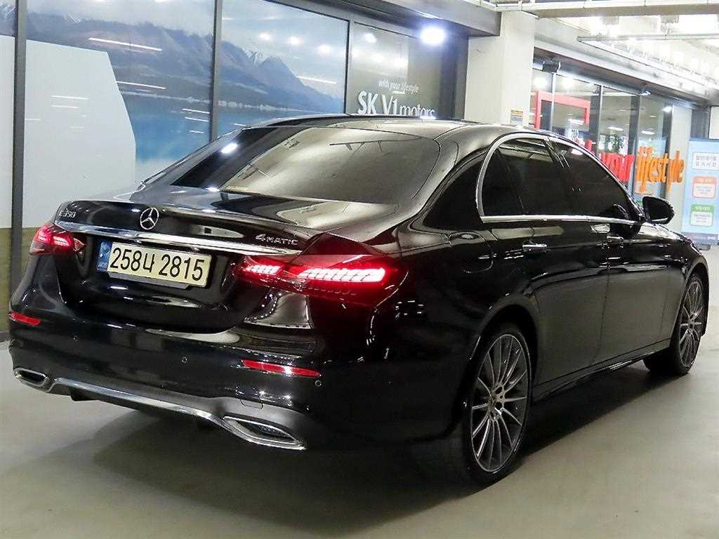 Mercedes Benz E class - Vista 4
