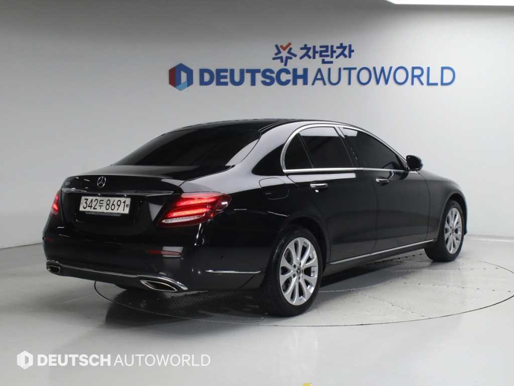 Mercedes Benz E class - Vista 4