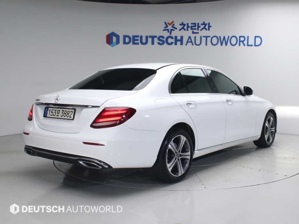 Mercedes Benz E class - Vista 4