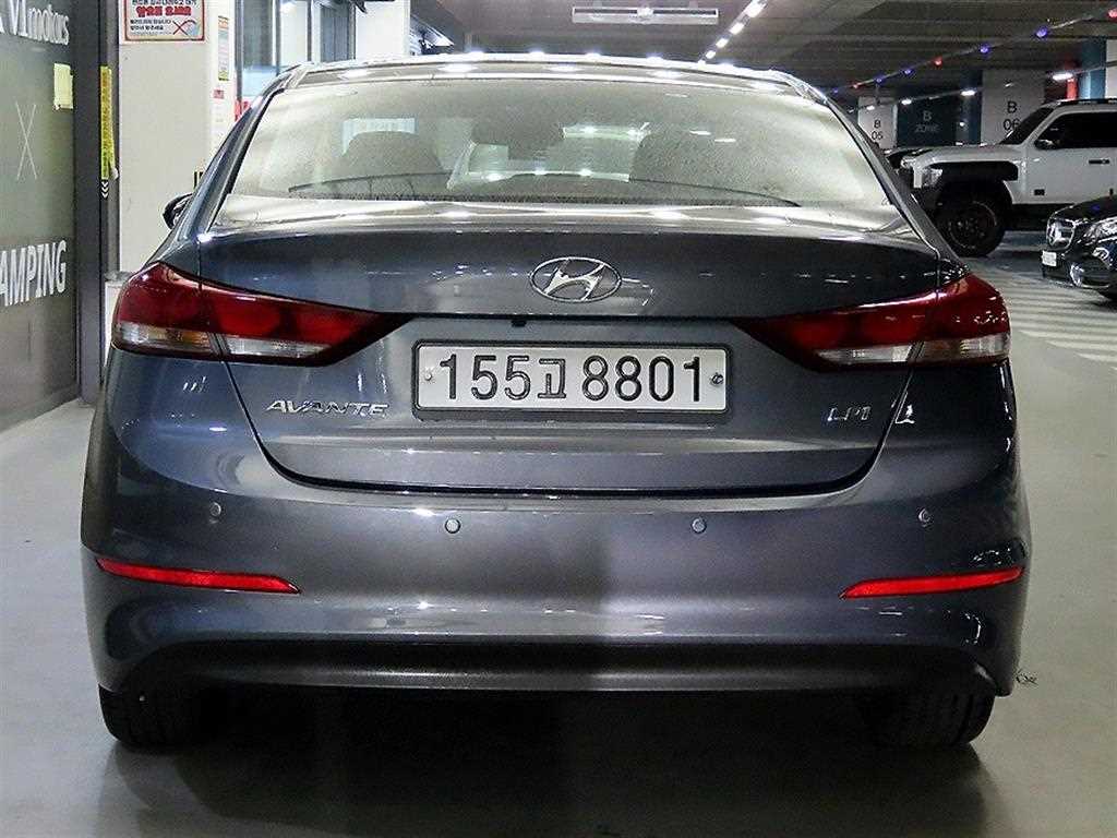 HYUNDAI Avante - Vista 5