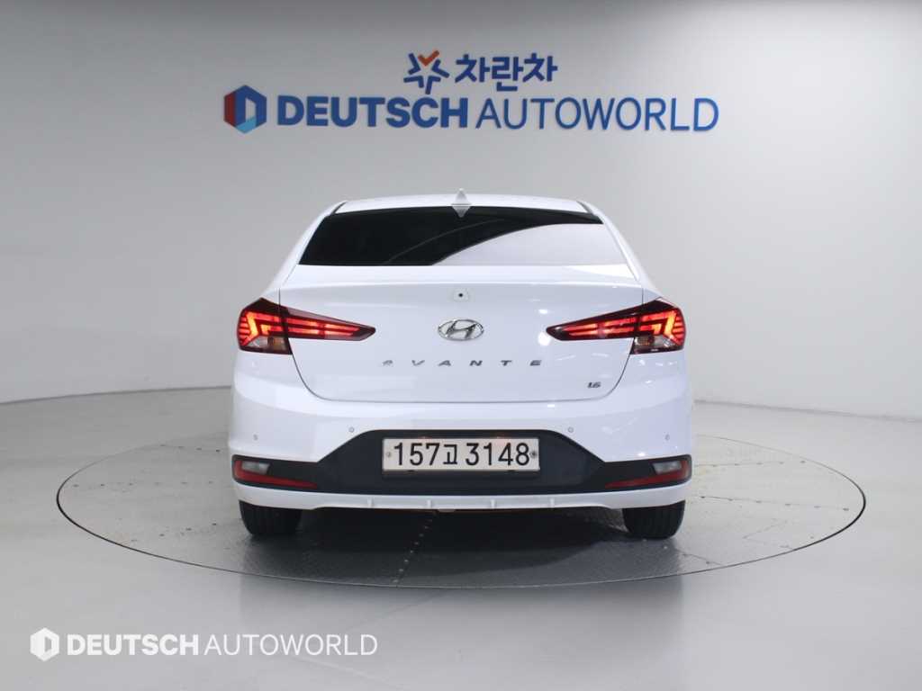 HYUNDAI Avante - Vista 4