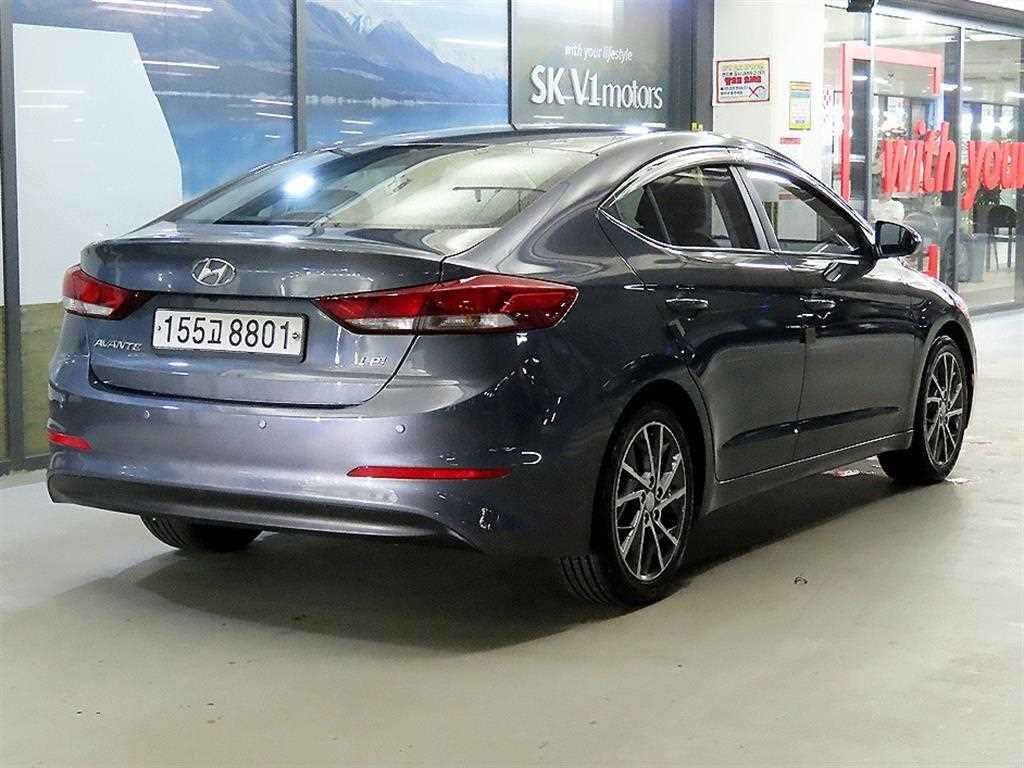 HYUNDAI Avante - Vista 4