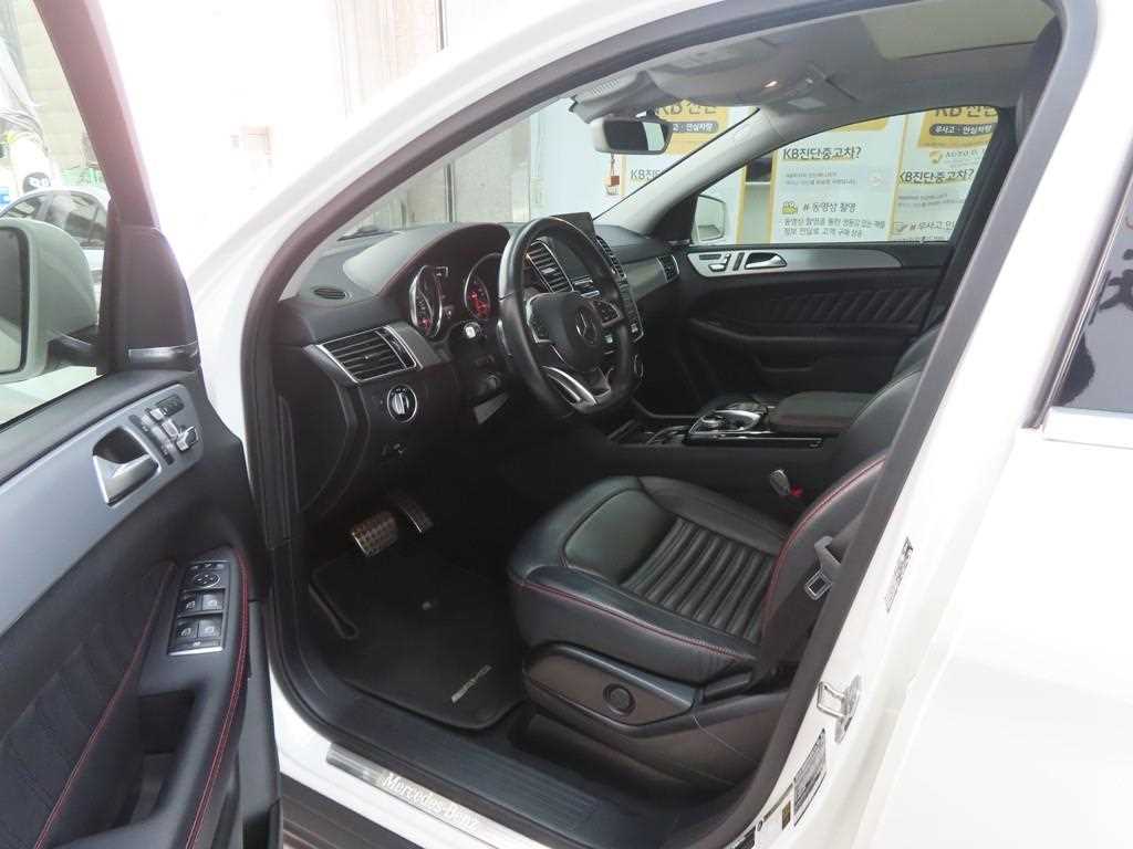 Mercedes Benz GLE Class - Vista 5