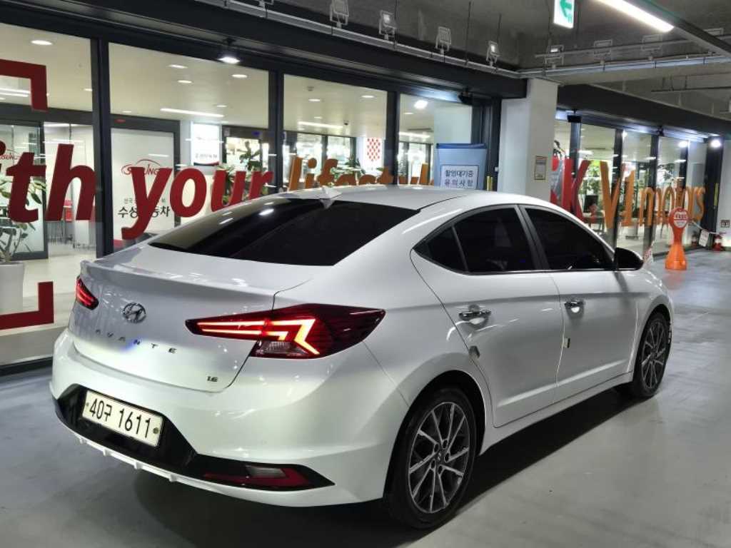 HYUNDAI Avante - Vista 4