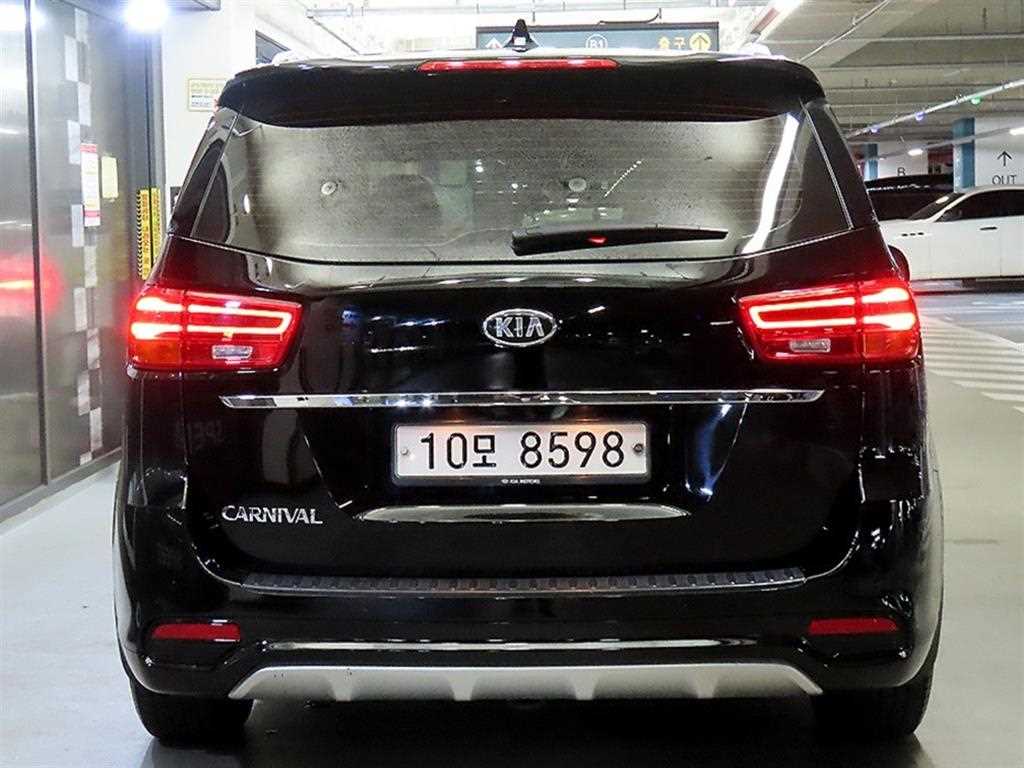 KIA Carnival - Vista 5