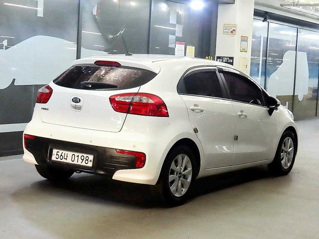 KIA Pride - Vista 4