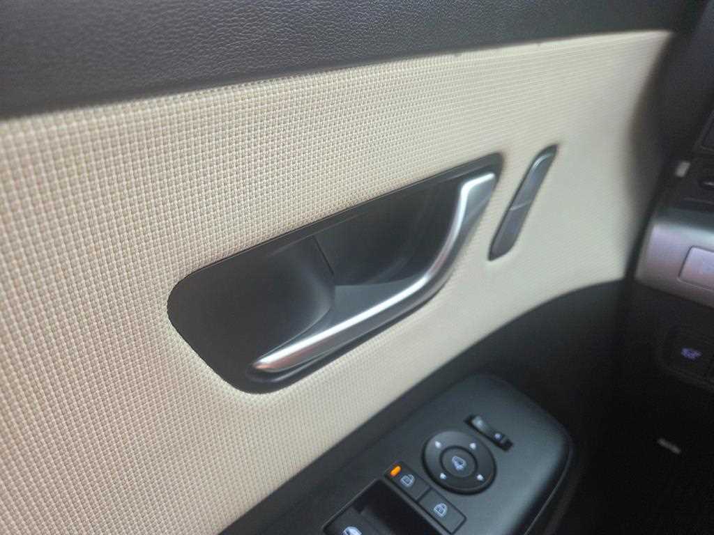 HYUNDAI Kona - Vista 5
