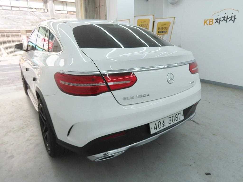 Mercedes Benz GLE Class - Vista 4