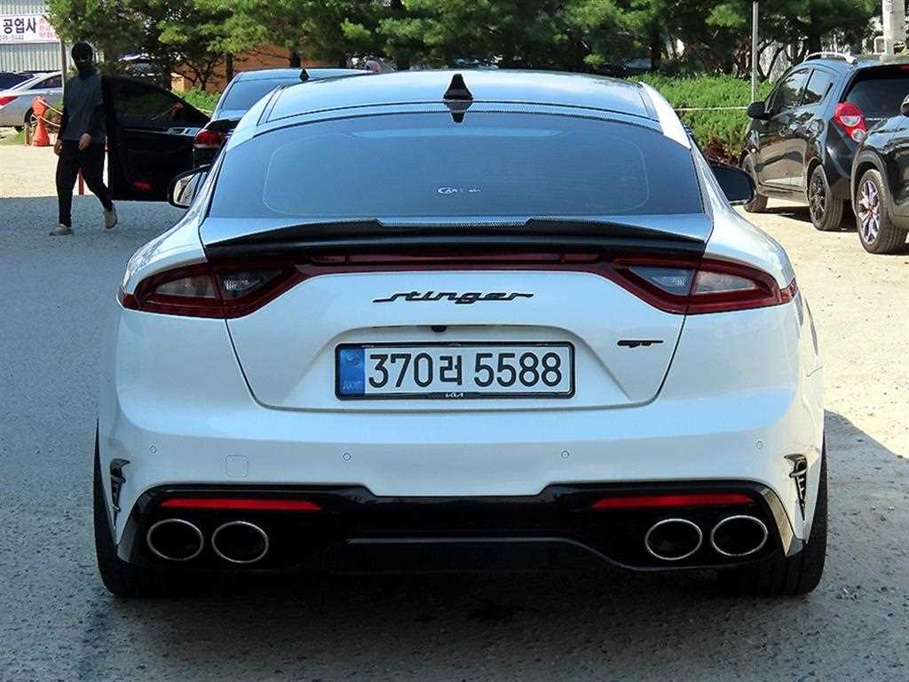 KIA Stinger - Vista 4