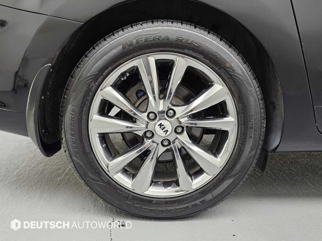 KIA Carnival - Vista 5