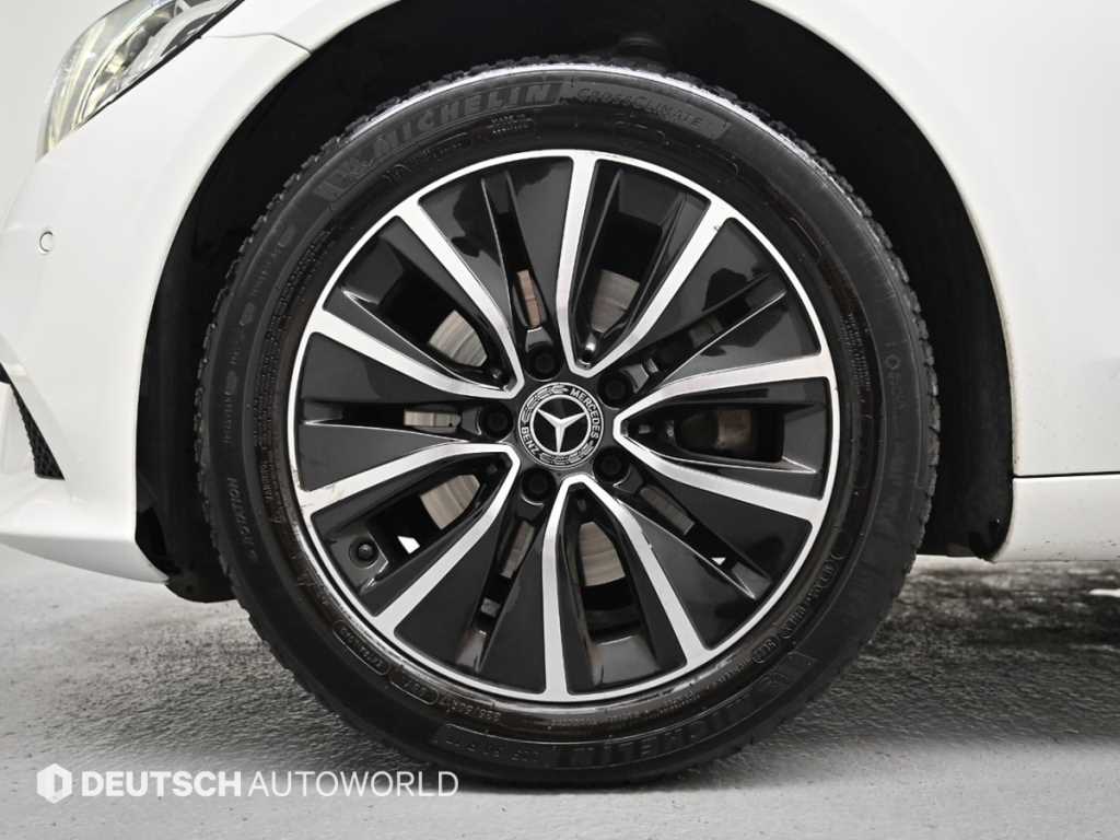 Mercedes Benz C Class - Vista 5