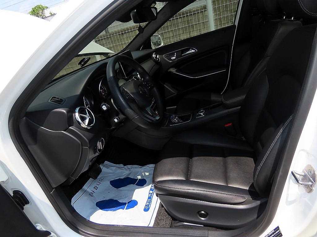 Mercedes Benz GLA Class - Vista 5