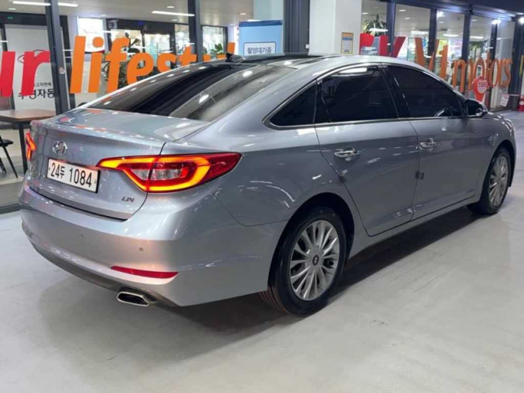 HYUNDAI Sonata - Vista 4