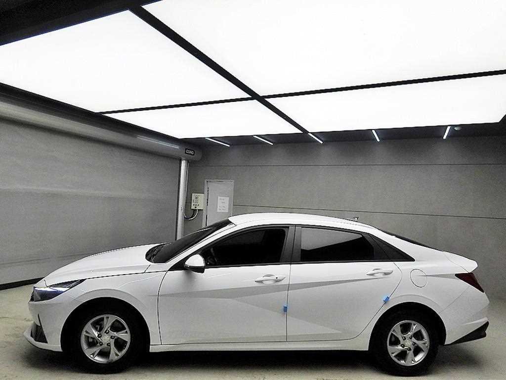 HYUNDAI Avante - Vista 5
