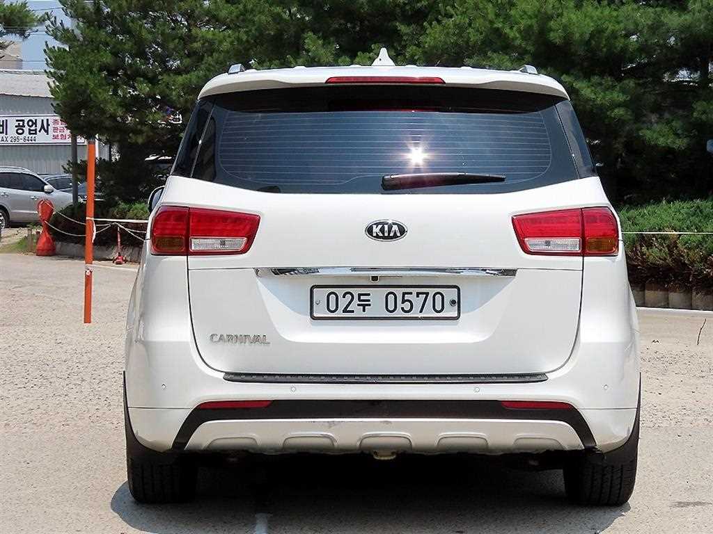 KIA Carnival - Vista 4