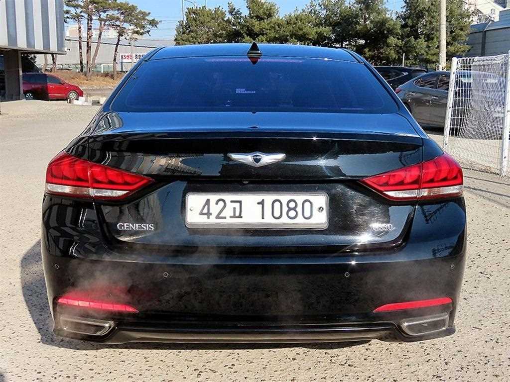 HYUNDAI Genesis - Vista 12