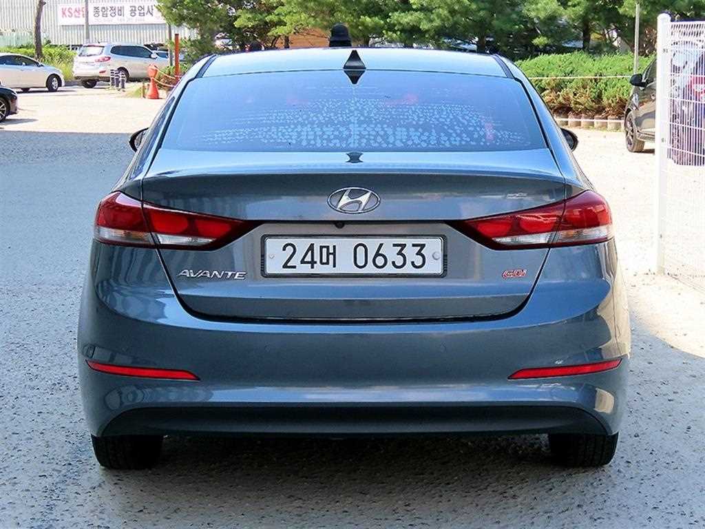 HYUNDAI Avante - Vista 4