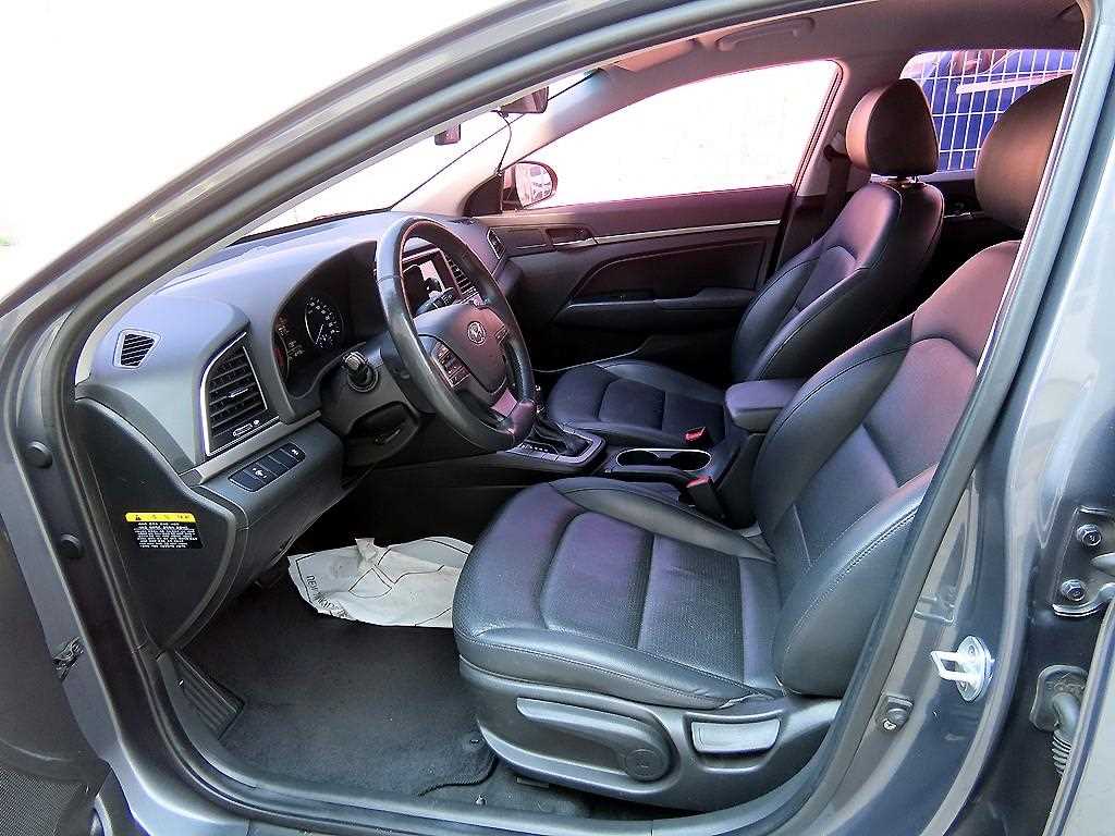 HYUNDAI Avante - Vista 5