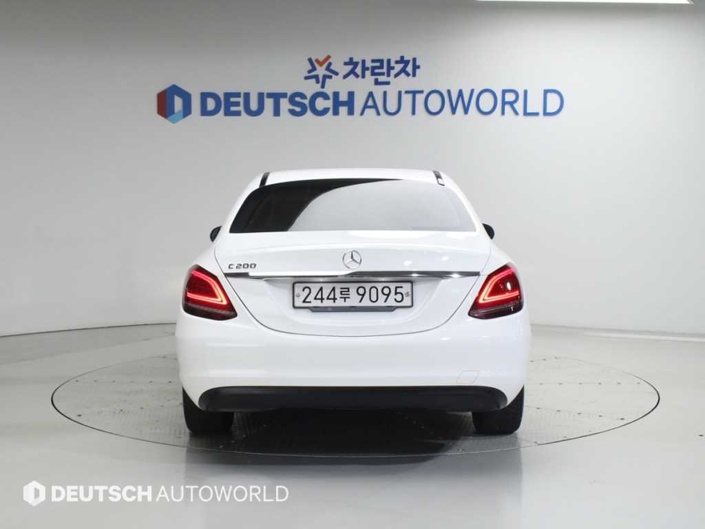 Mercedes Benz C Class - Vista 4