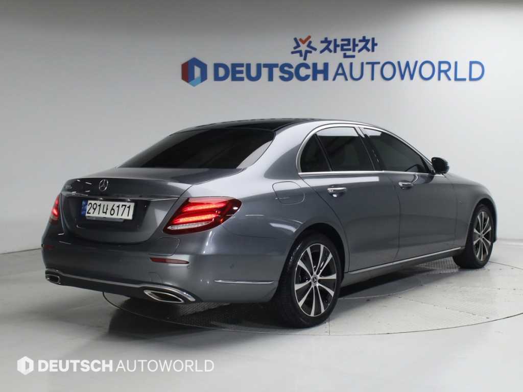 벤츠 E 클래스 E300e 익스클루시브 사진 2/20