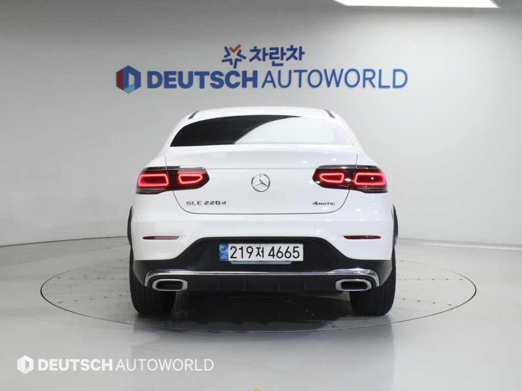 Mercedes Benz GLC Class - Vista 4