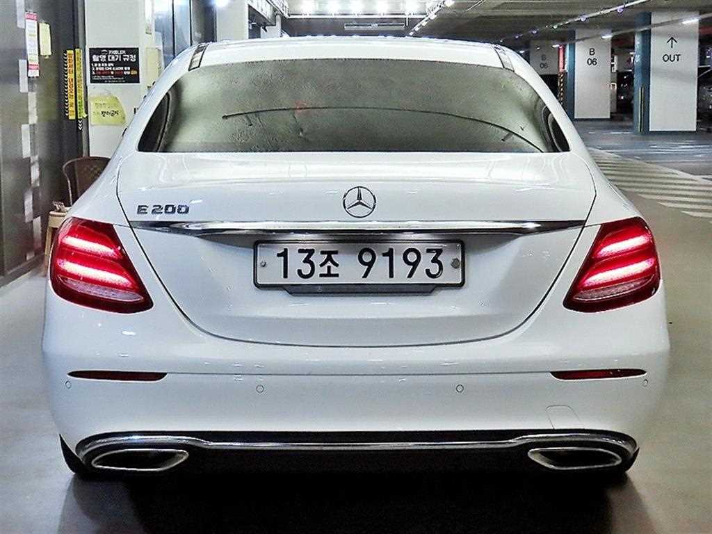 Mercedes Benz E class - Vista 5