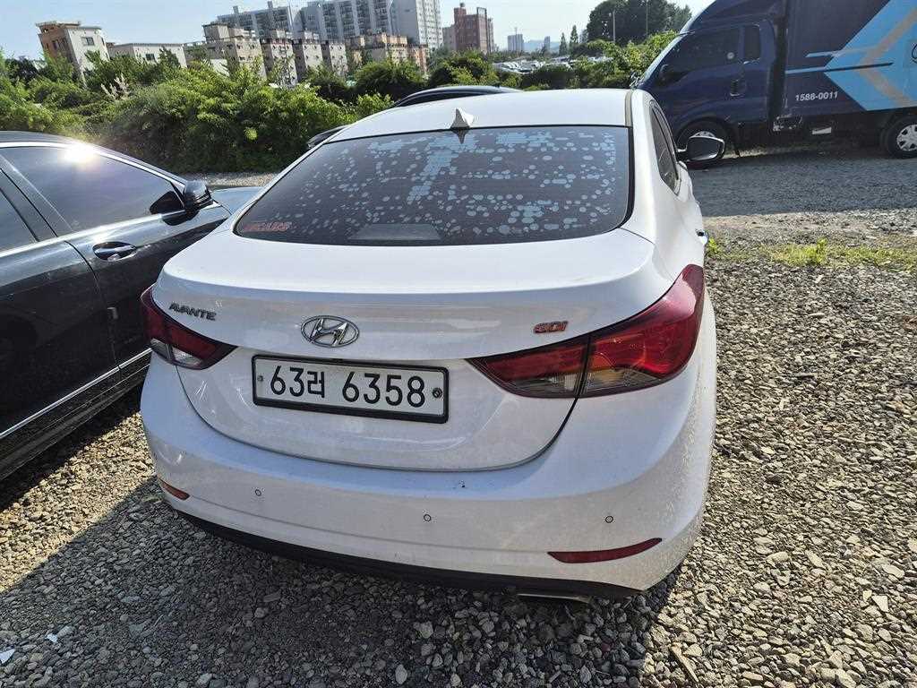 HYUNDAI Avante - Vista 4