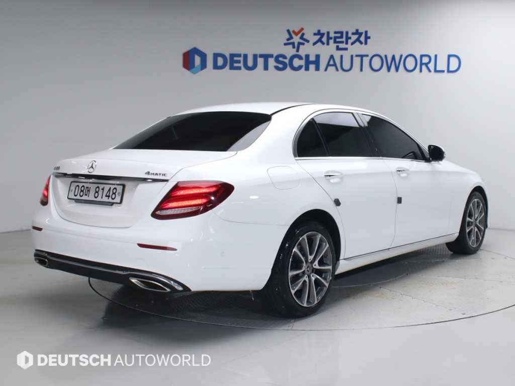 벤츠 E 클래스 E300 4MATIC 아방가르드 사진 2/19