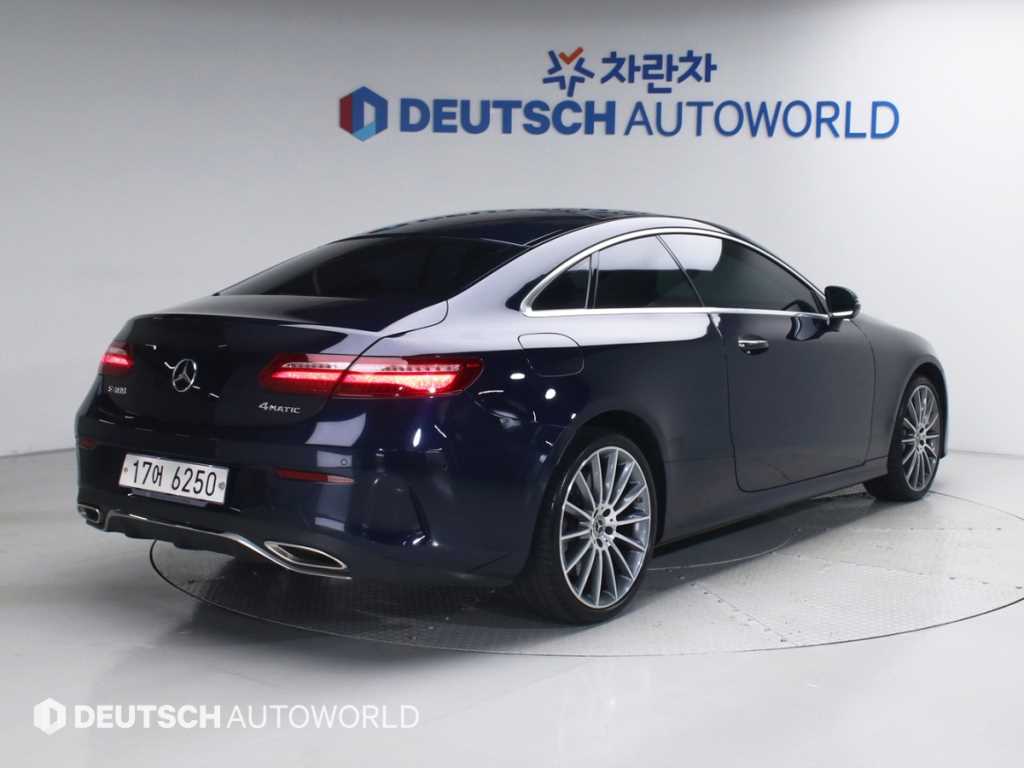 벤츠 E 클래스 E400 4MATIC 쿠페 사진 2/20