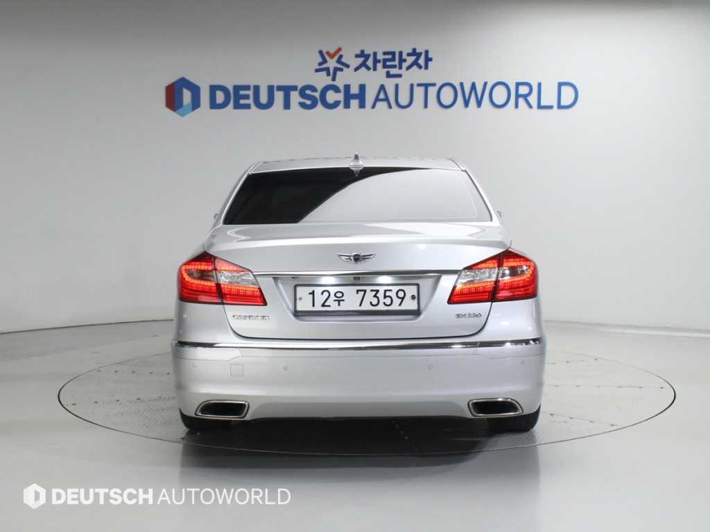 HYUNDAI Genesis - Vista 4