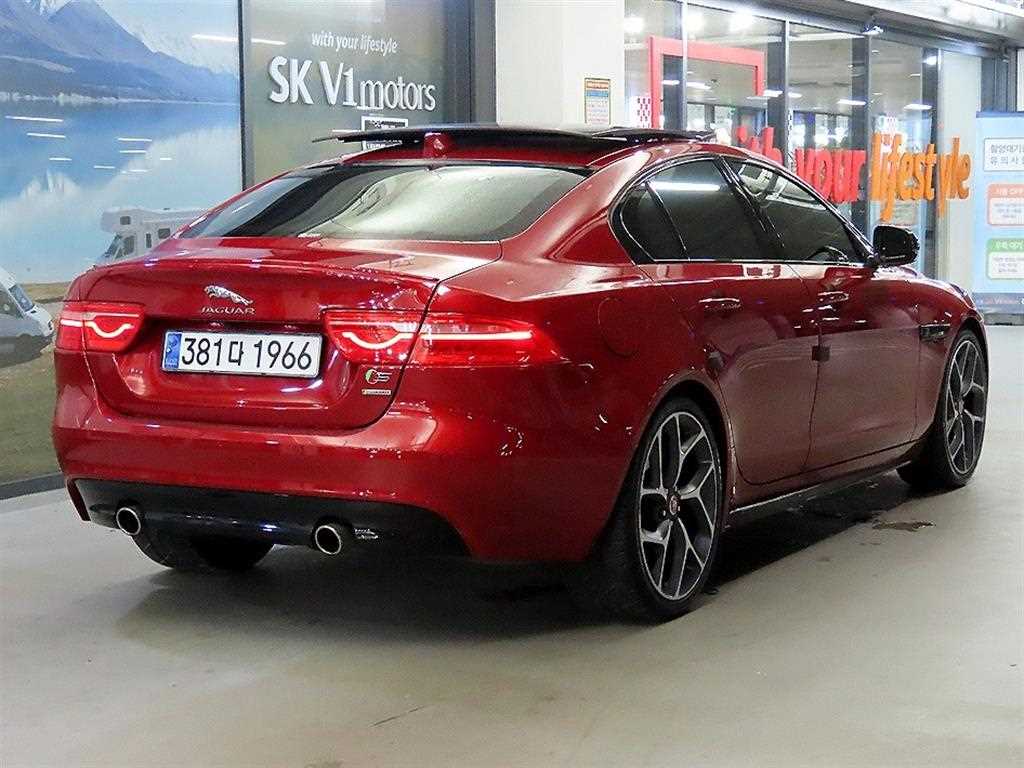 Jaguar XE - Vista 4