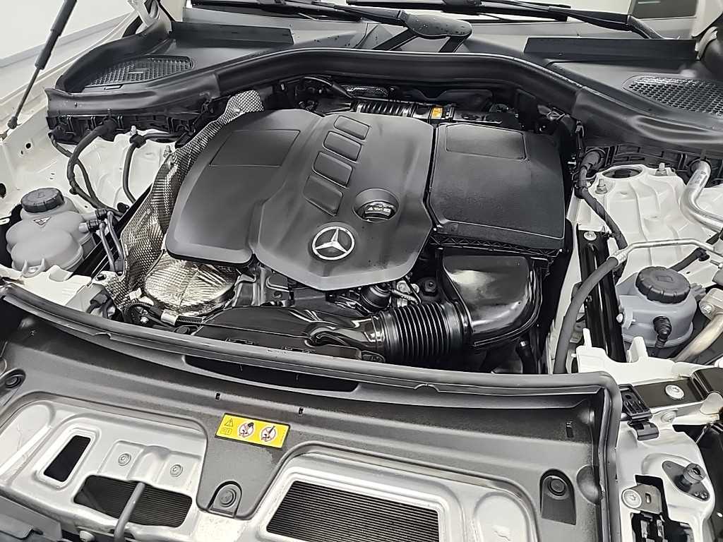 Mercedes Benz GLC Class - Vista 5
