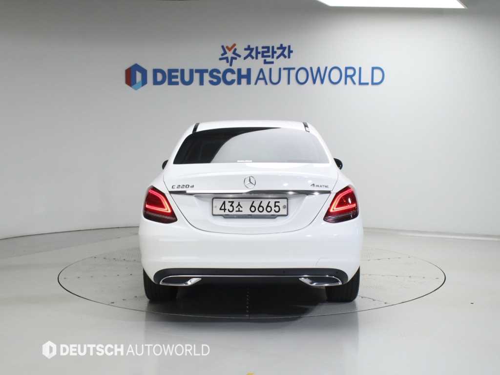 Mercedes Benz C Class - Vista 4