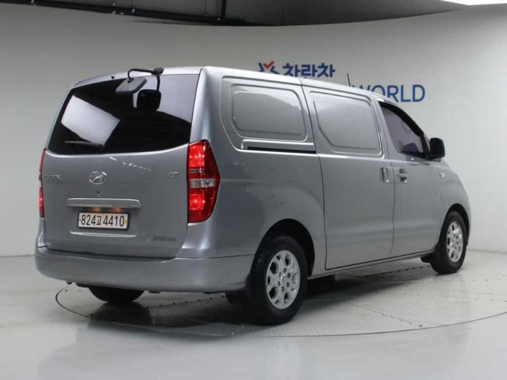 HYUNDAI Starex - Vista 4