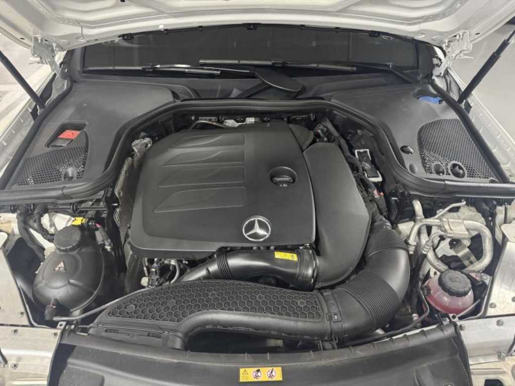 Mercedes Benz E class - Vista 5