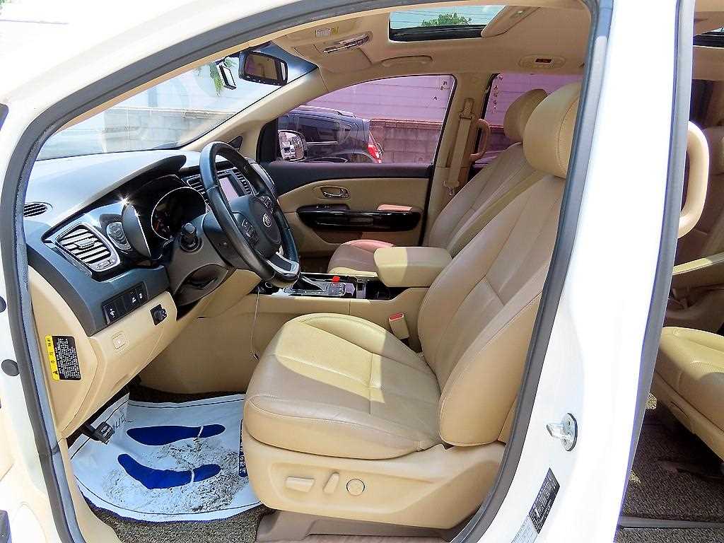 KIA Carnival - Vista 5